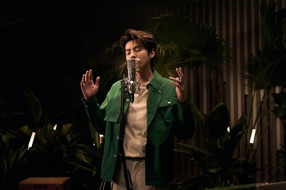 吴亦凡最新广告大片,探寻小巷独特风味之旅