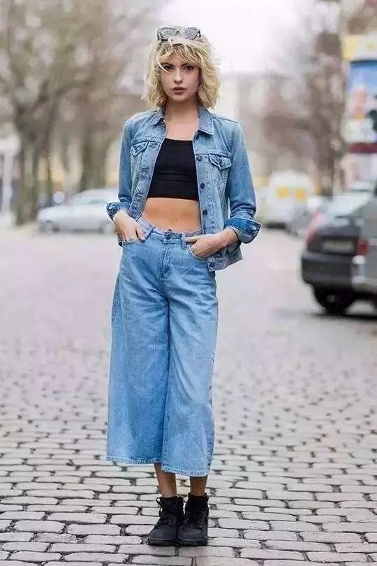 最新牛仔背心时尚搭配,爱与时尚的温馨之旅