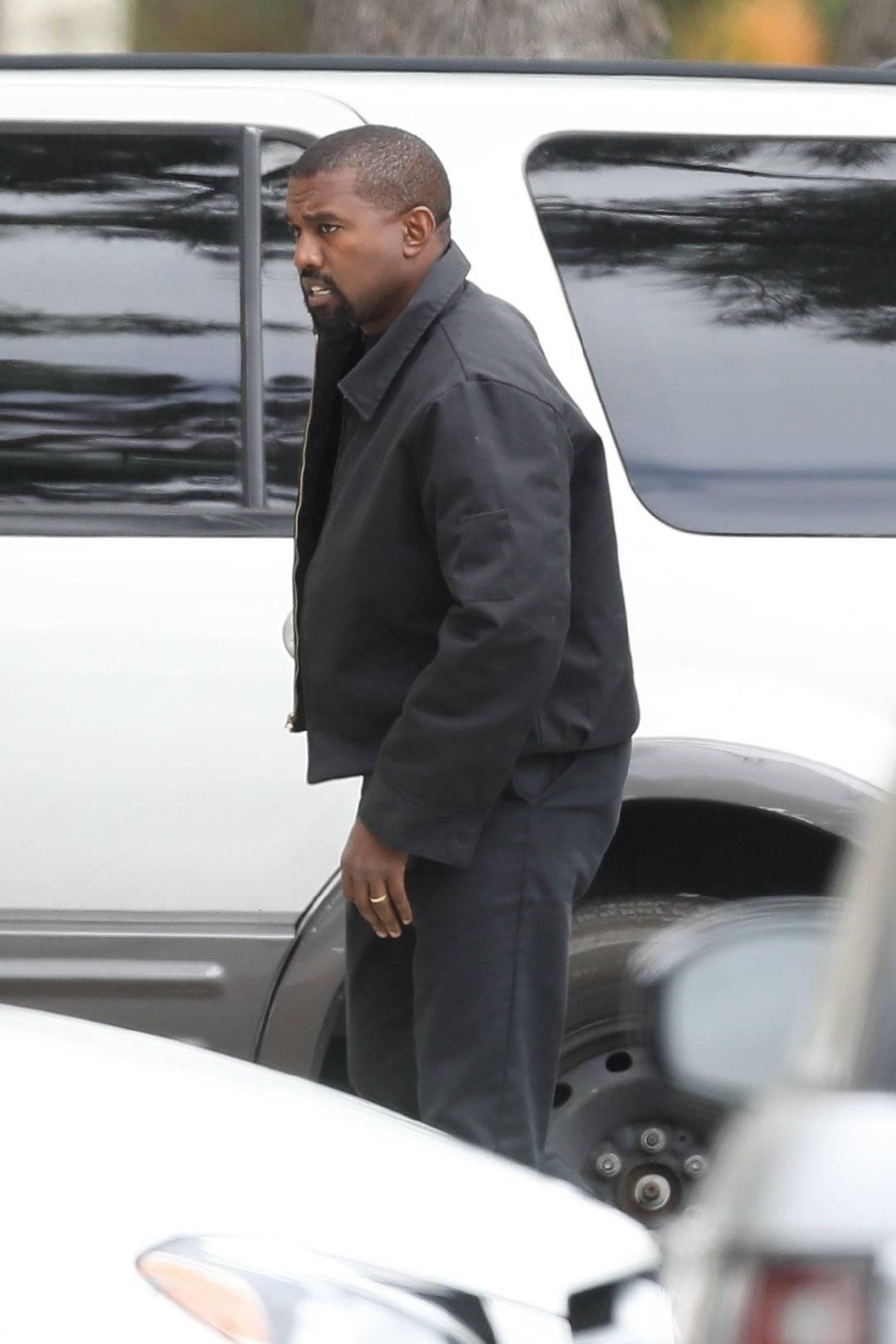 卡戴珊最新紧身裤时尚潮流解析与探讨,时尚潮流的探讨与热议