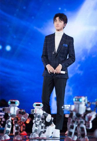 王俊凯米兰最新写真,时尚魅力的独特展现