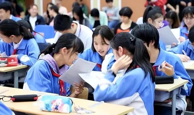 最新学生资讯动态播报，掌握校园生活第一手资讯📚📣