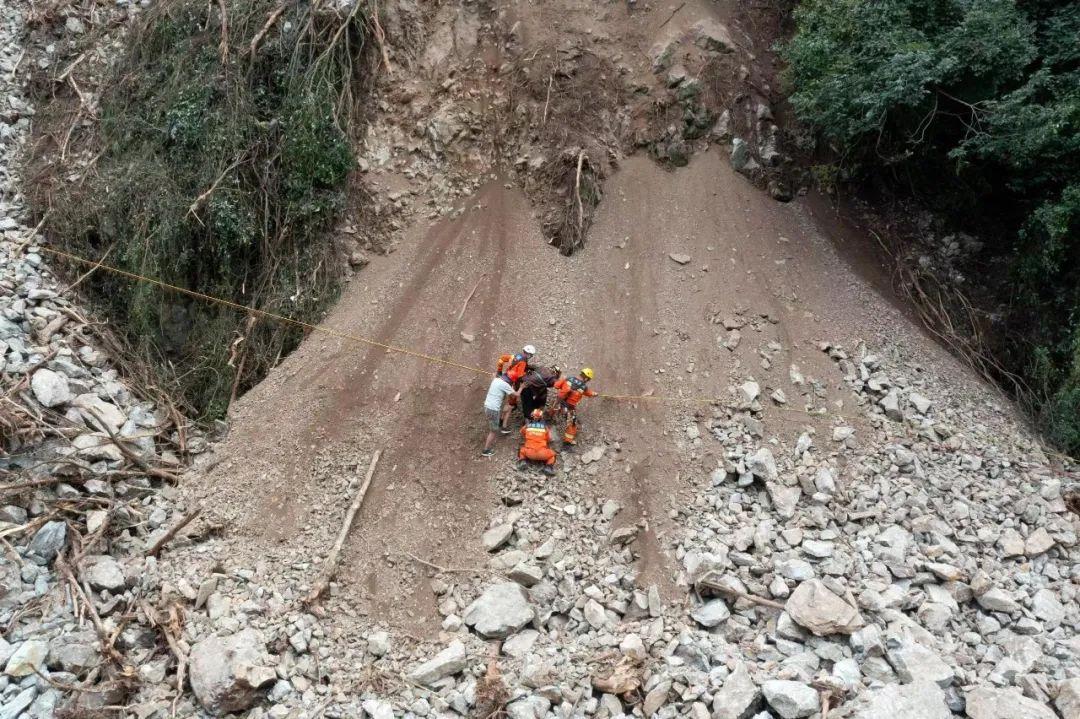 四川地震网最新消息，时代的警钟与抗震精神的坚韧对决
