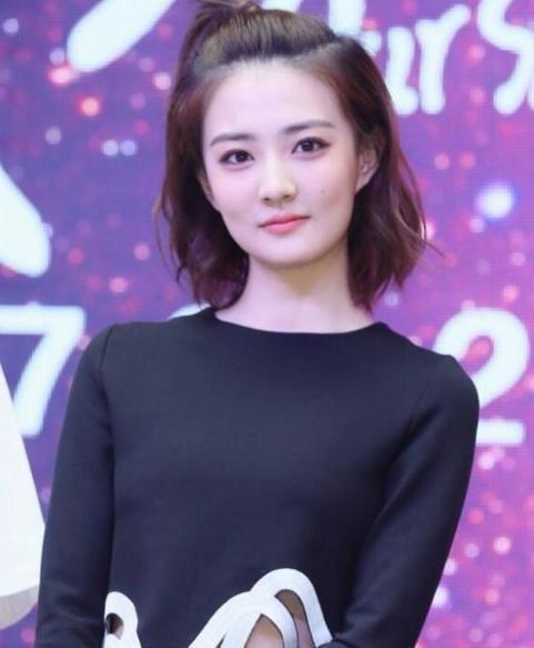 明星最新发型，变化的力量，自信与成就感的源泉，引领潮流风向标