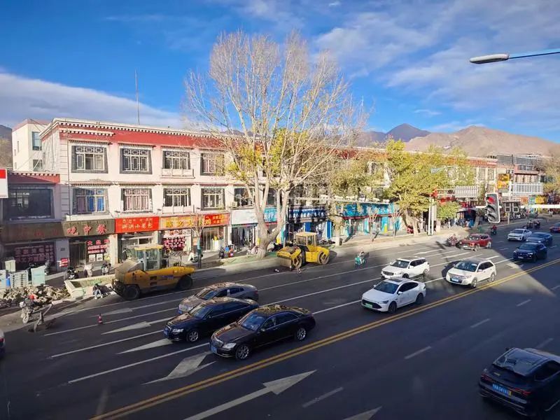 拉萨最新动态,城市发展与挑战同步进展