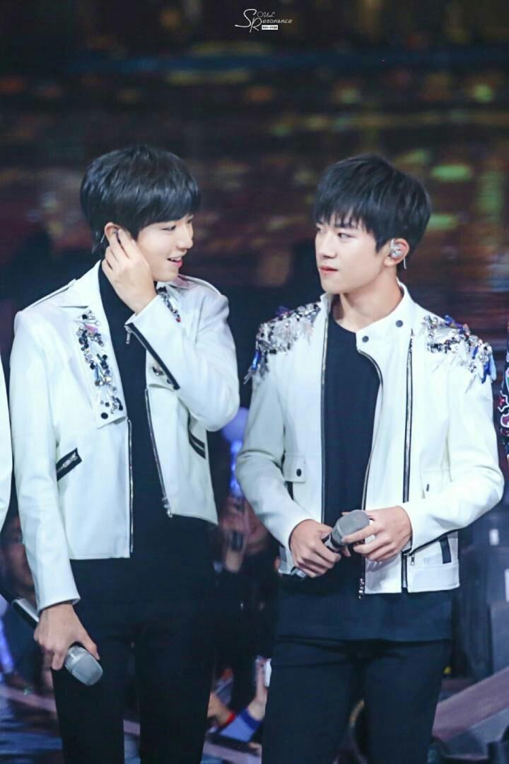 易烊千玺最新高清图片,影视新星魅力四溢