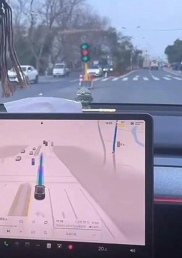 最新FSD技术引领智能驾驶革新篇章