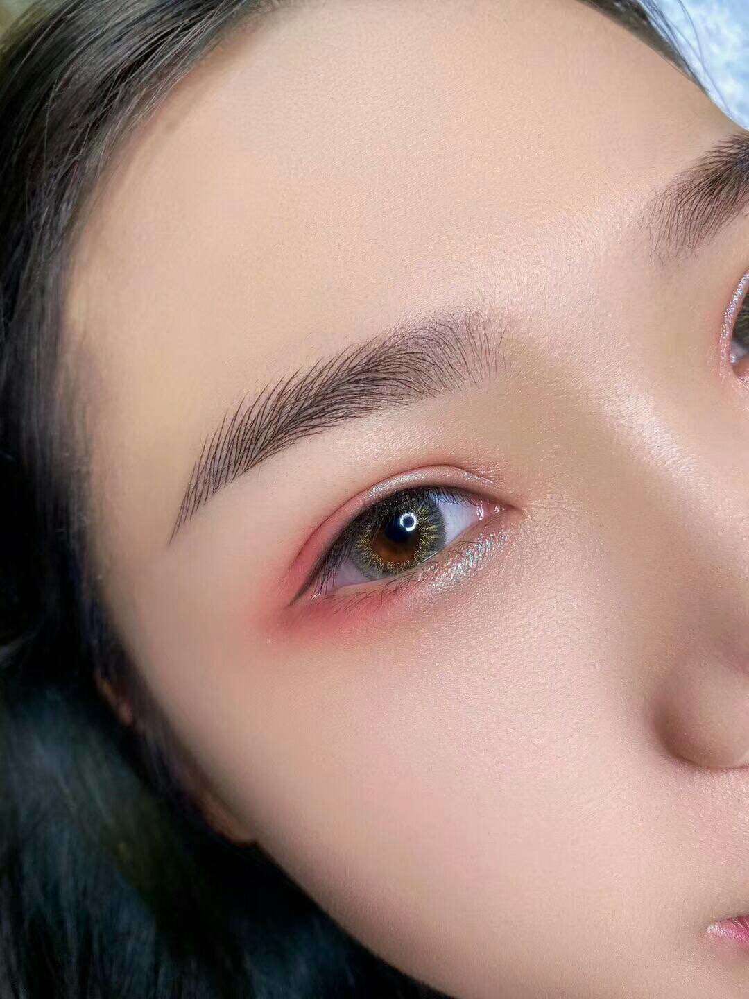 最新绣眉，时尚之美的瞬间展现