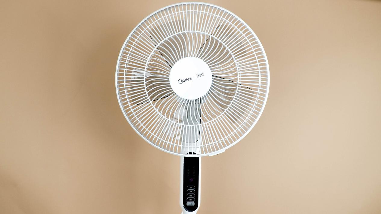最新款风扇清凉来袭,夏日必备,感受凉风拂面的舒适!