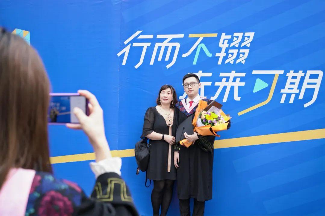 毕业证补办最新政策解读,毕业旅行探索自然美景的启程