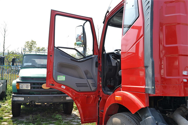 J6M前四后四最新款,友情满载的温馨之旅车辆