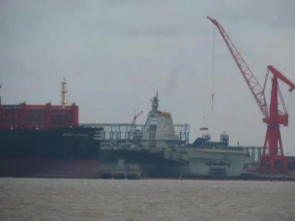 网传003舰最新进展,舰岛安装进展记趣