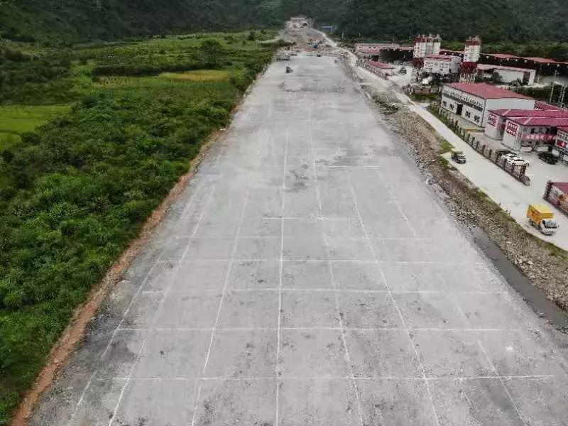 柳南第二通道最新动态，如何获取消息并完成任务揭秘？