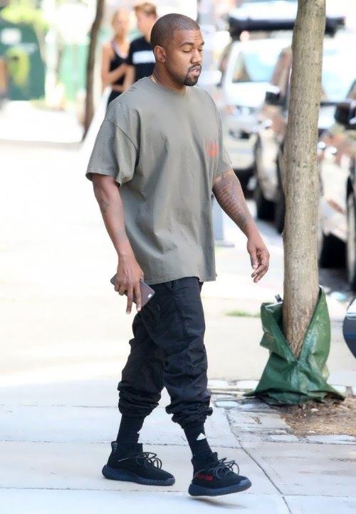 关于Yeezy的最新动态，深入剖析与观点阐述的最新资讯速递