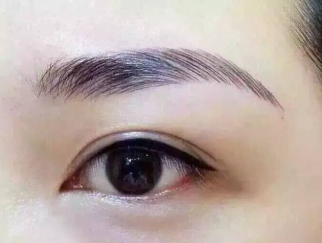 线条眉最新流行趋势,审美趋势下的新潮流之选