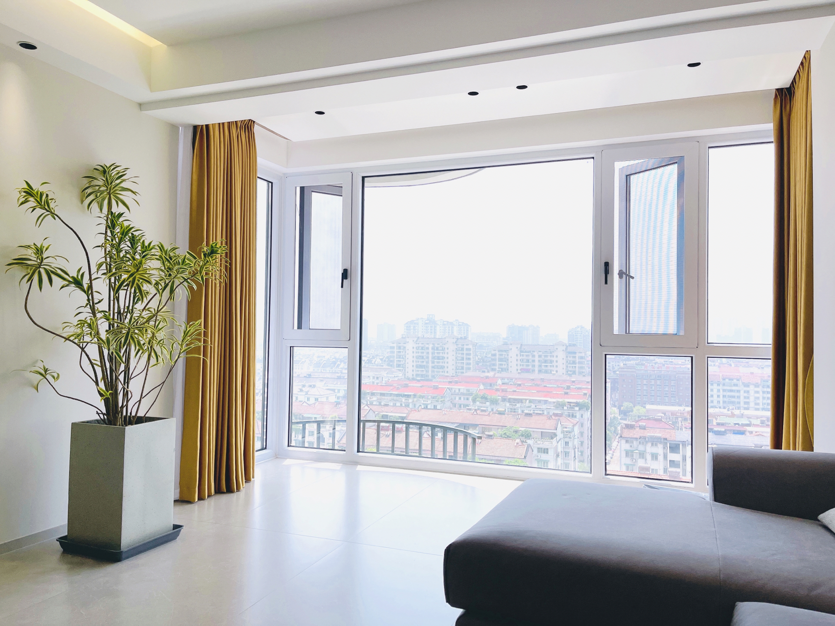 科技之光下的客厅窗,开启生活新纪元