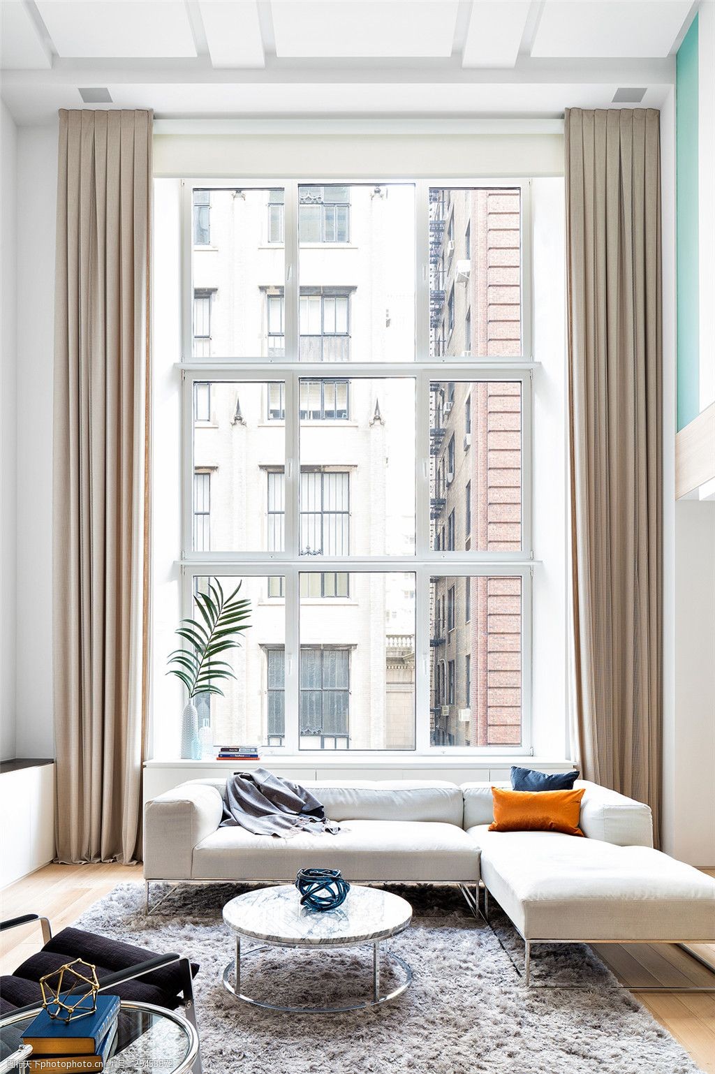 科技之光下的客厅窗,开启生活新纪元