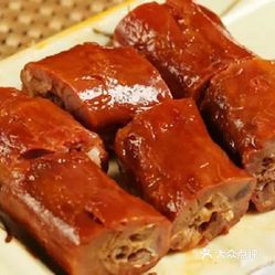 阿酱鸭最新,风味美食解读与观点碰撞