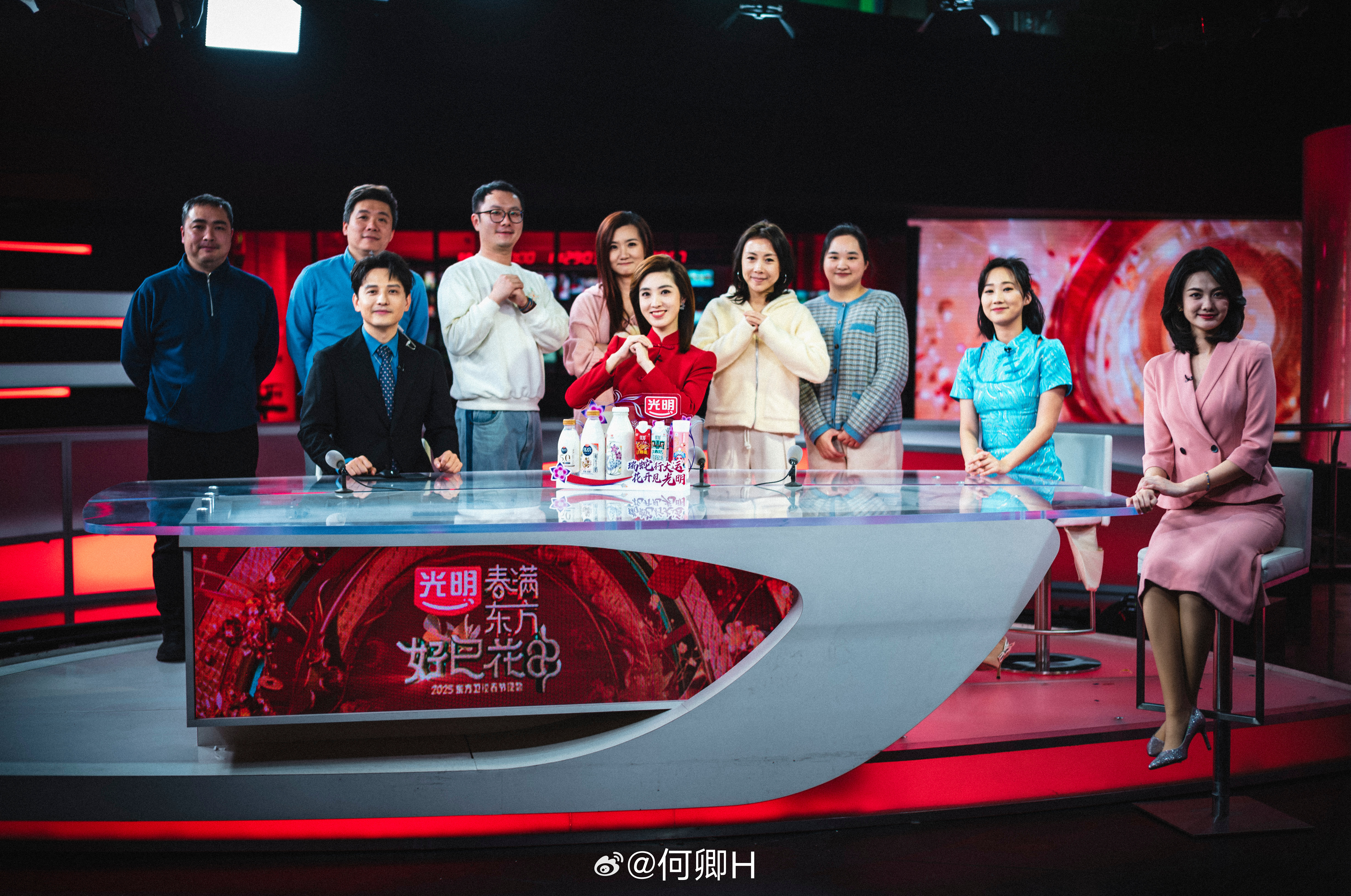 最新娱乐秀，欢乐时光与家的温馨纽带之夜