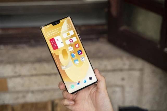 重磅推荐，Vivo S系列最新款手机，瞬间吸引你的目光！