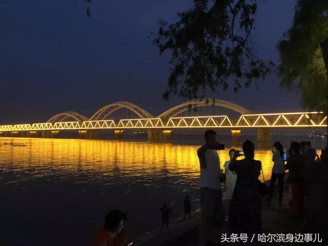 追溯发展背景与时代地位，搜最新电影网的发展与影响