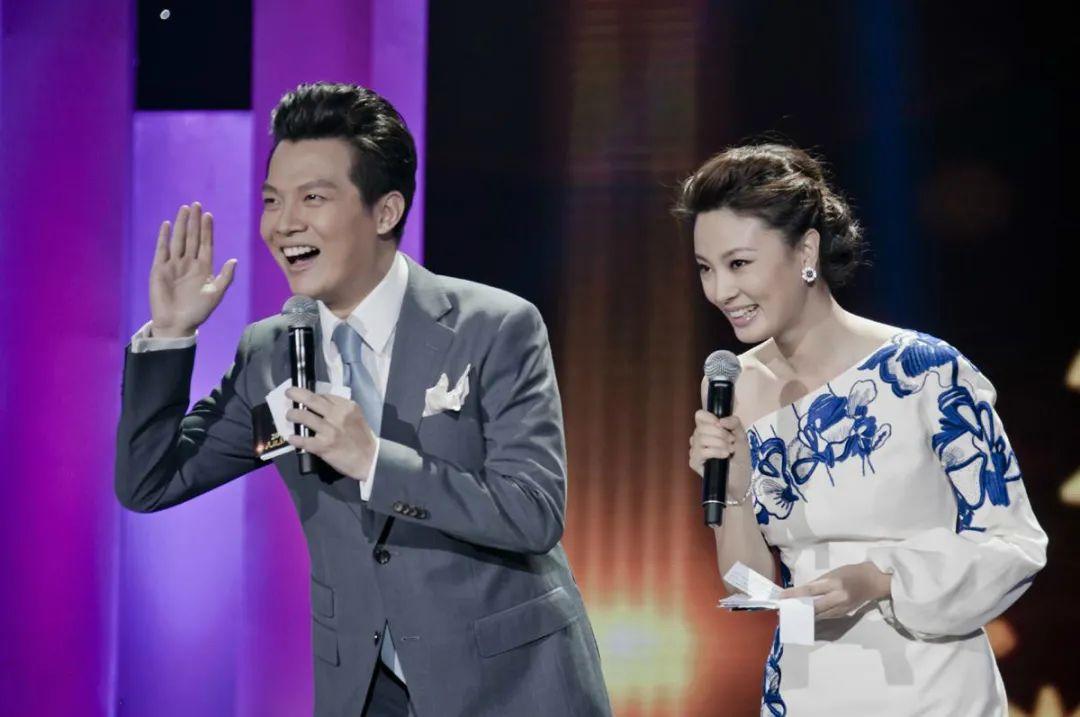 任鲁豫最新照片,小巷深处的意外发现