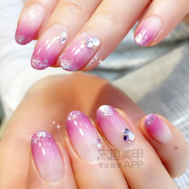 最新美甲款式闪耀时尚潮流与个人立场的交融探索