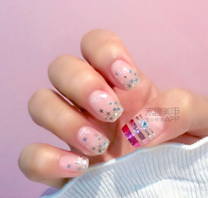 最新美甲款式闪耀时尚潮流与个人立场的交融探索