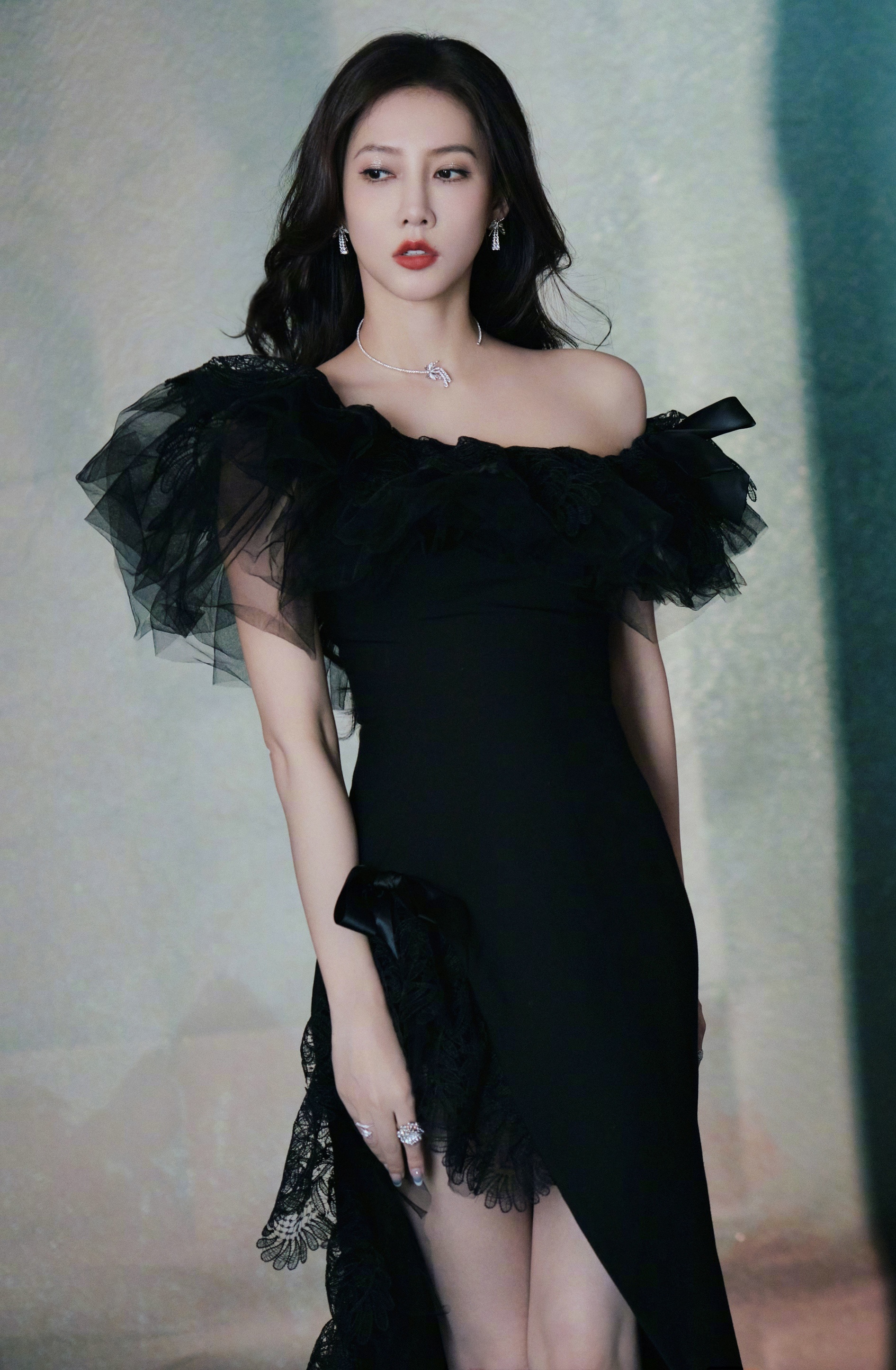 弦子最新动态揭秘,小巷深处的独特音符与美食秘境探索