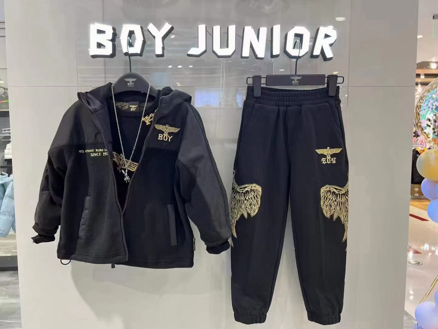 Boy外套最新款时尚指南,选购必备款式